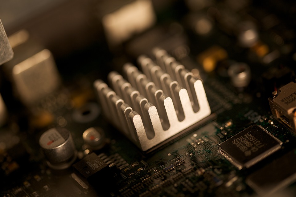 Multifunctional heat sinks