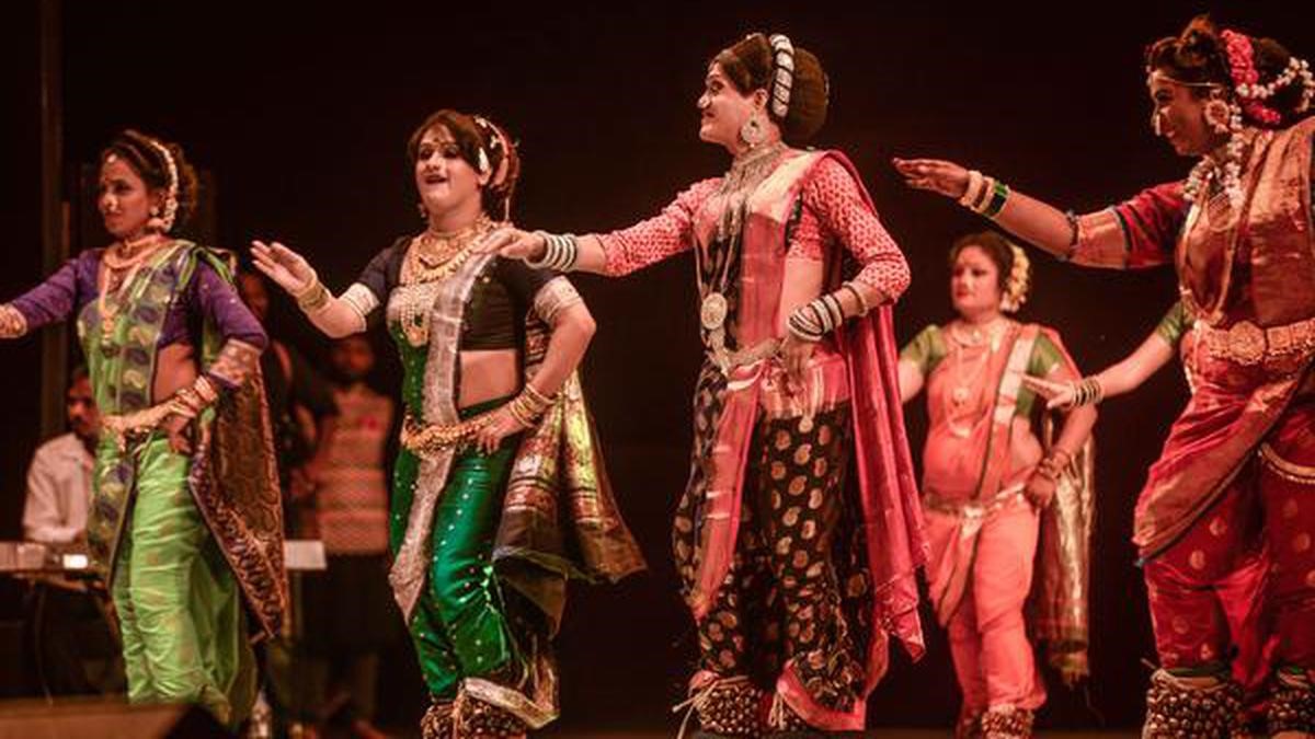 Belly Dance & Lavani Fusion | Diwali 2021 | DesiJags:ISA at IUPUI - YouTube